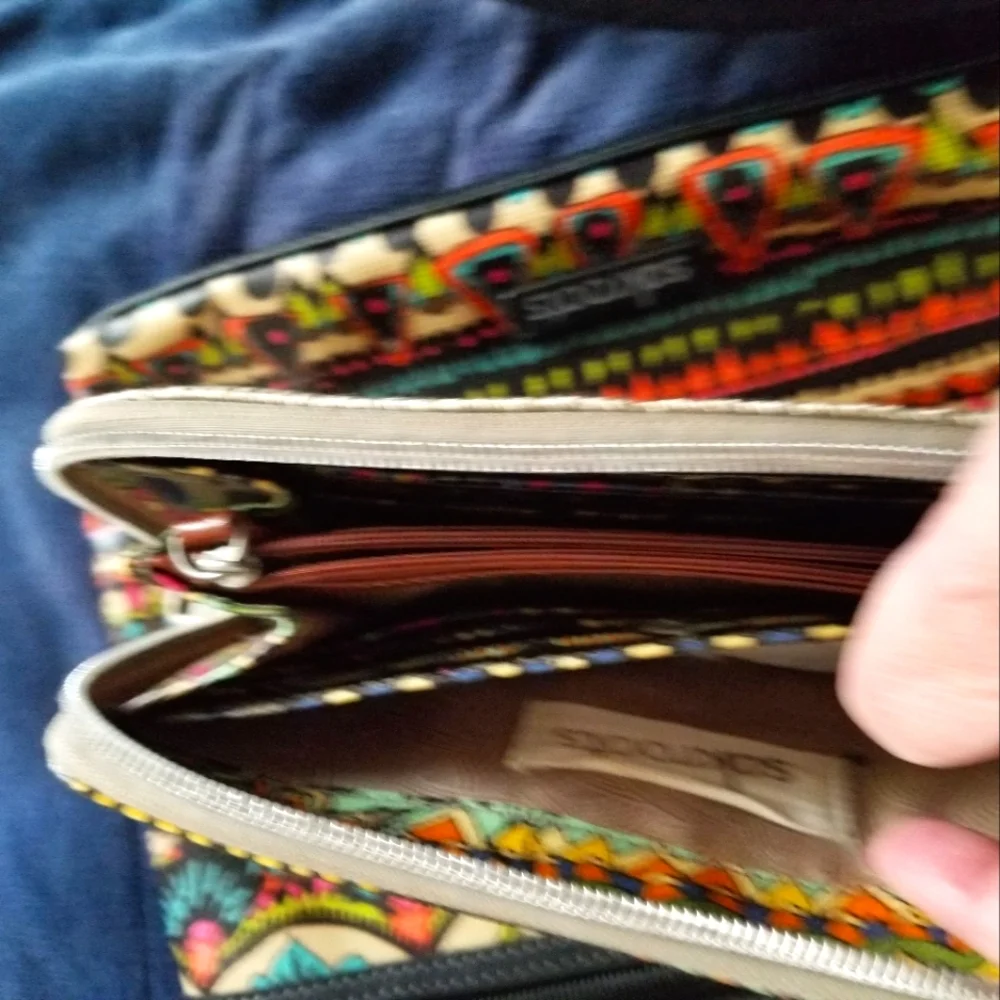 Sakroots cross body bag with wallet. Adjustable strap. Great condition. - Picture 4 of 12